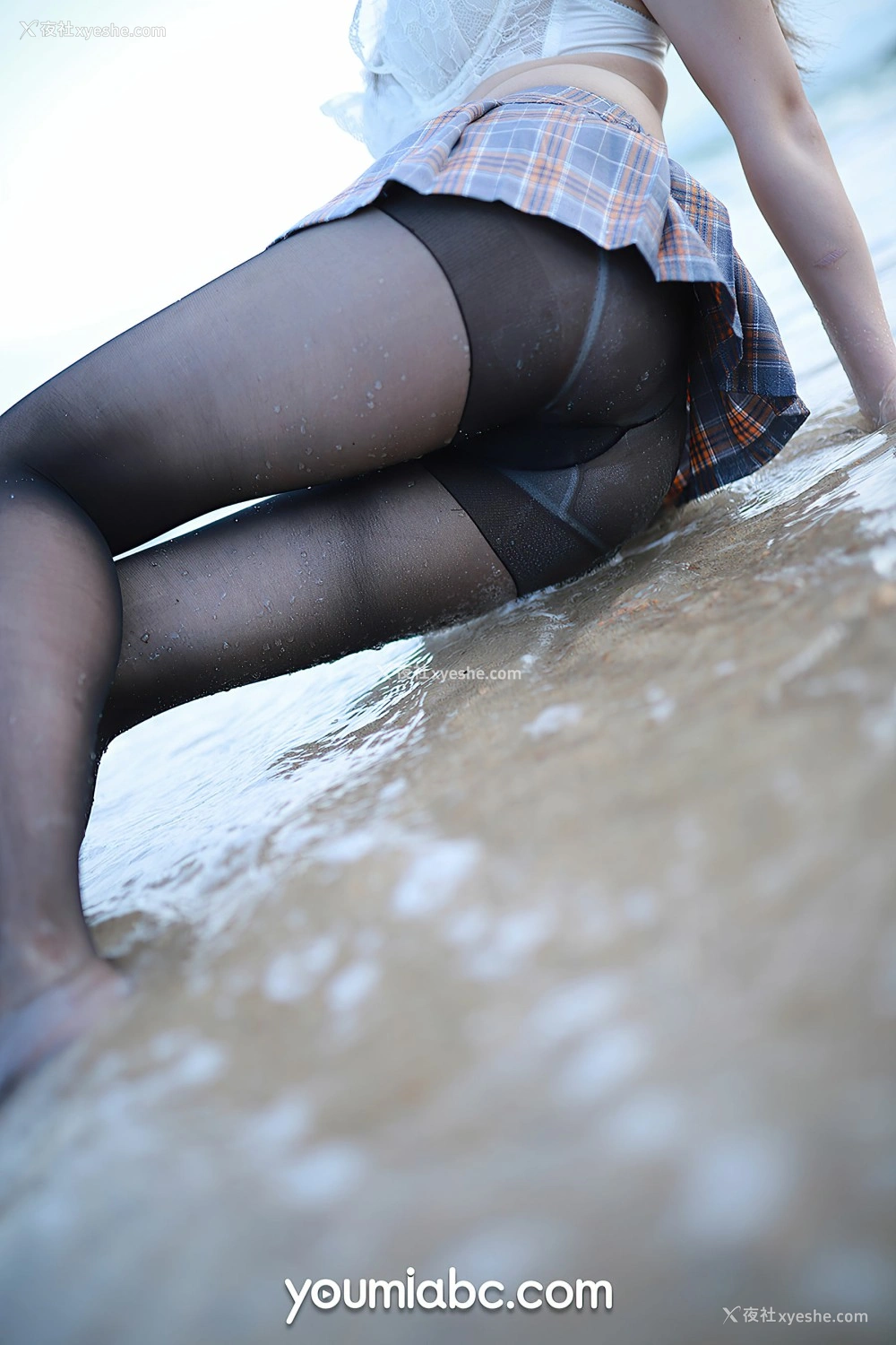 1P - [尤蜜YouMi] 抖娘利世 – 黑丝海域