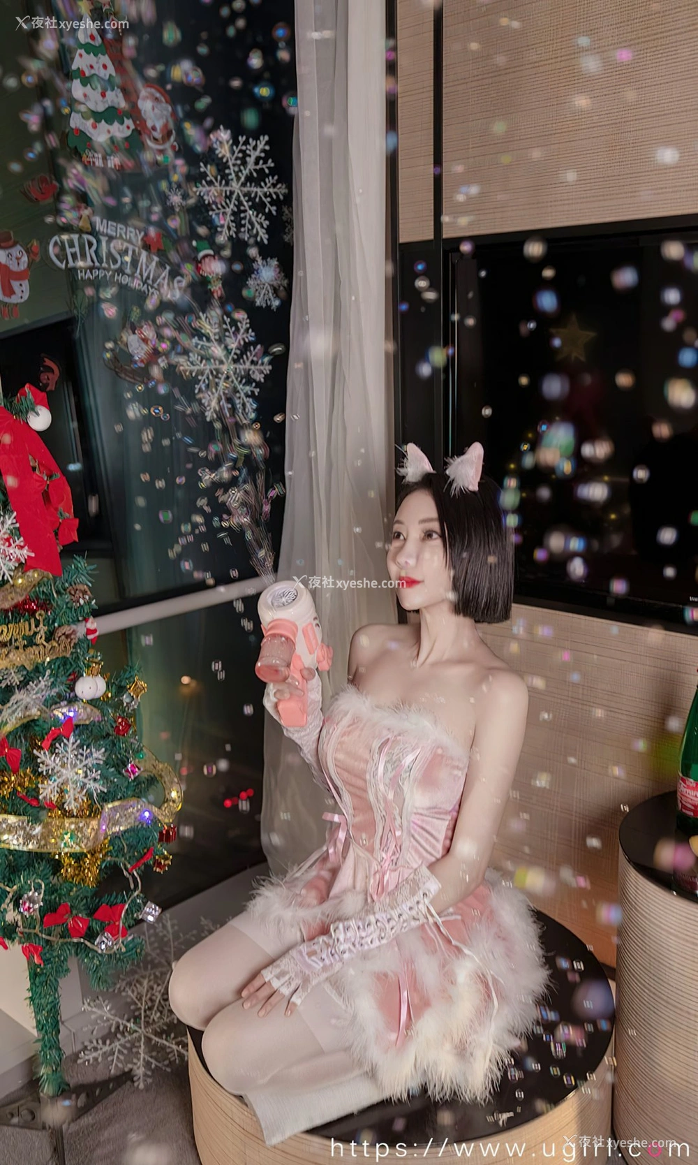 1P - [Ugirls尤果网]爱尤物专辑 No.2483 果儿Victoria 圣诞恋曲