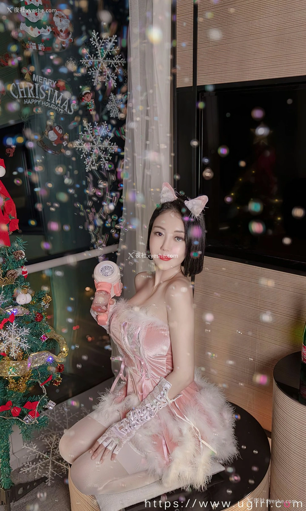 1P - [Ugirls尤果网]爱尤物专辑 No.2483 果儿Victoria 圣诞恋曲
