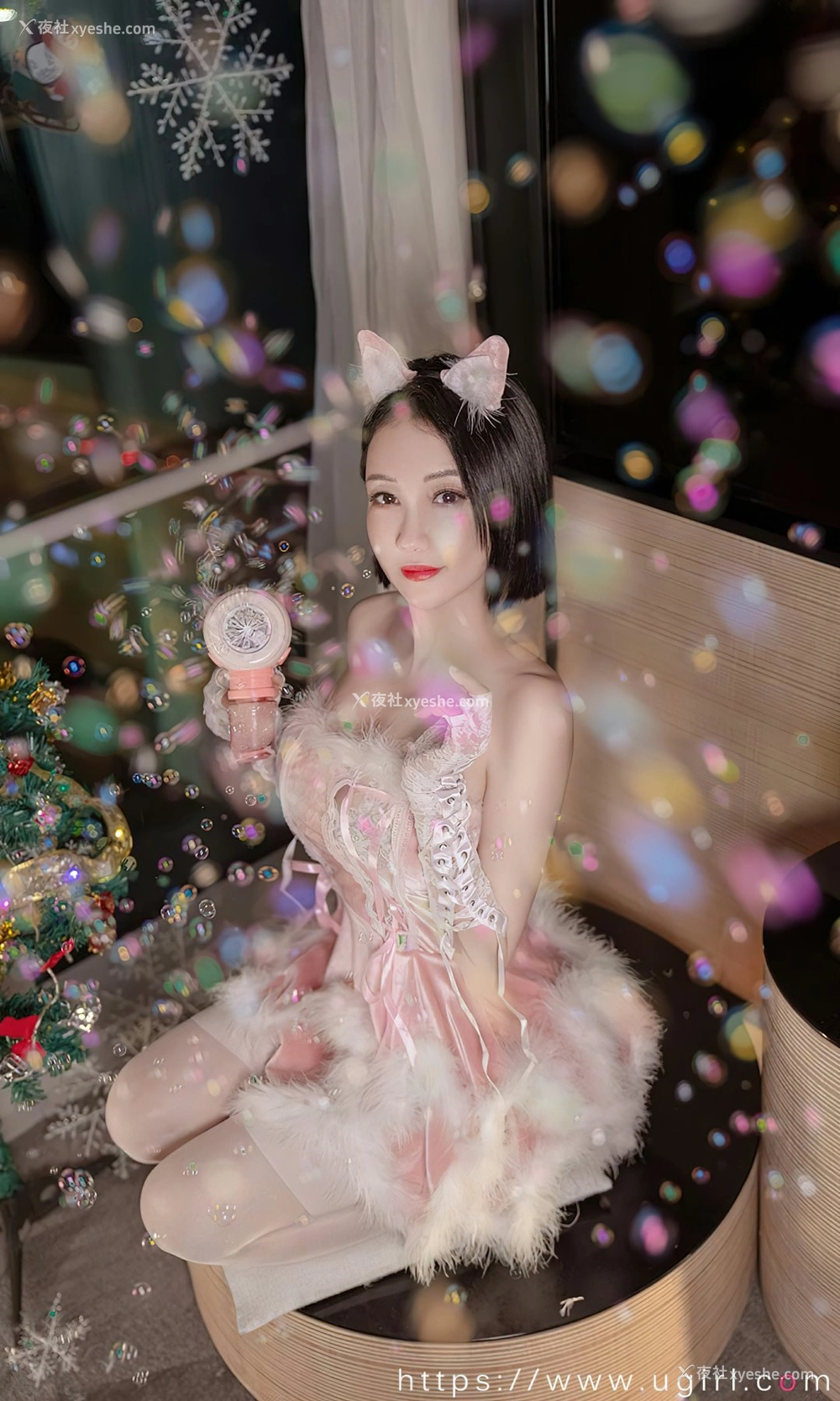 1P - [Ugirls尤果网]爱尤物专辑 No.2483 果儿Victoria 圣诞恋曲