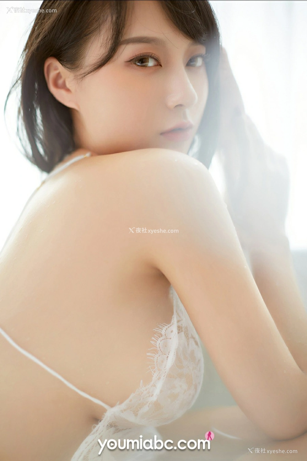 1P - [YouMi尤蜜] 何嘉颖 浴见倾心