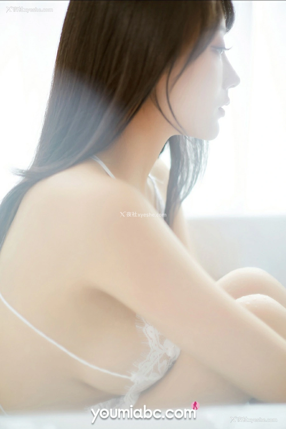 1P - [YouMi尤蜜] 何嘉颖 浴见倾心