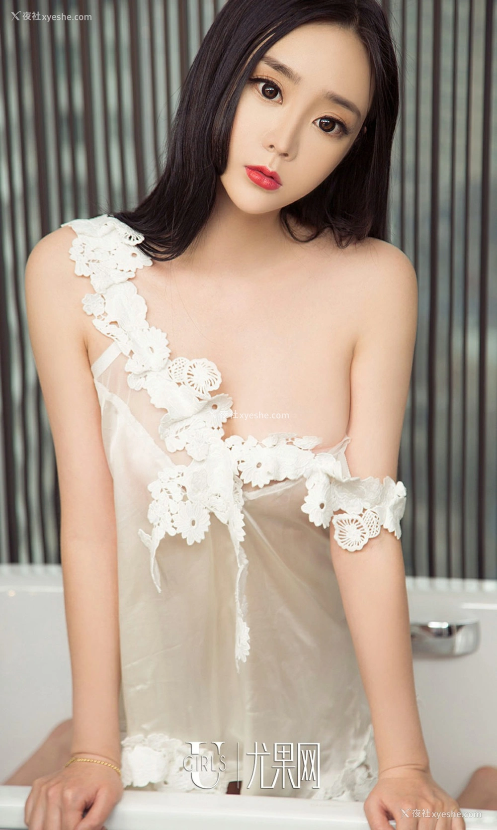 1P - [Ugirls尤果网]爱尤物专辑 NO.1028 艾米儿 冷艳小女神