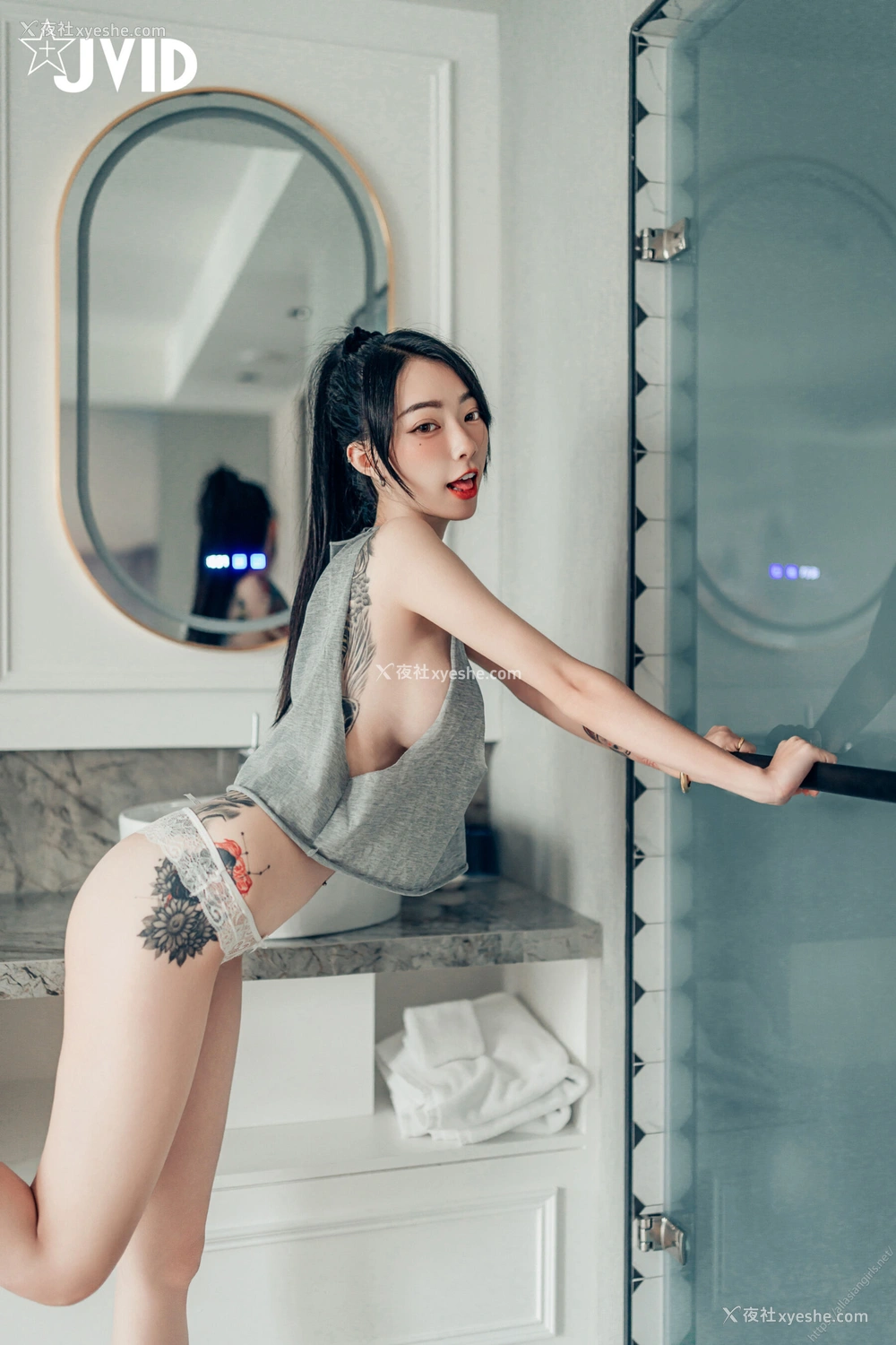 1P - 飘飘《裸体瑜伽》