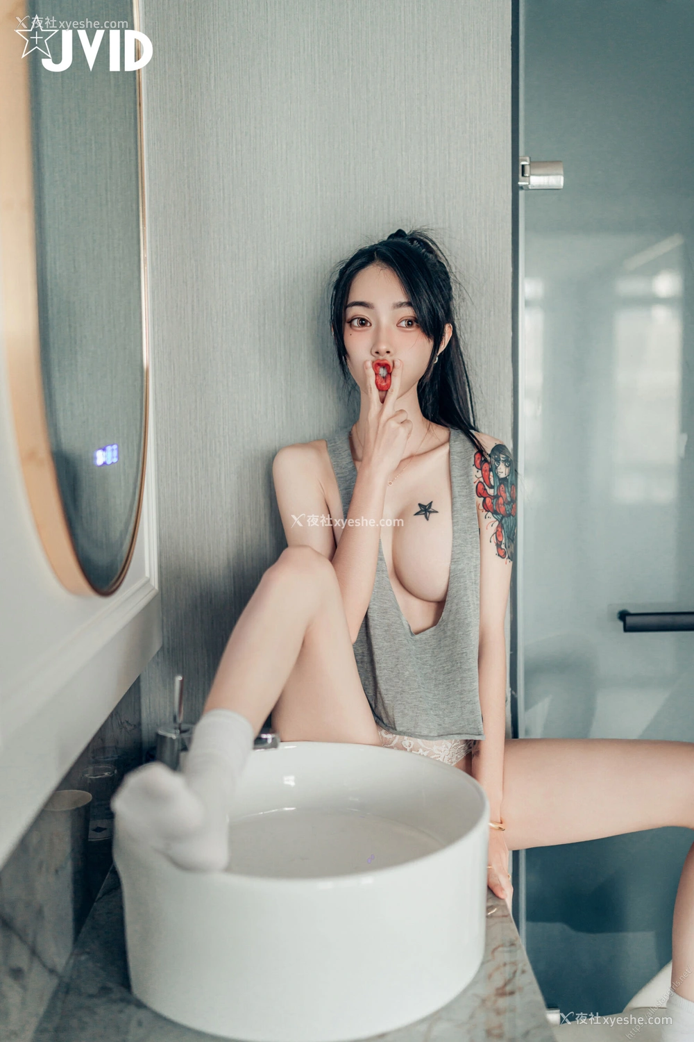 1P - 飘飘《裸体瑜伽》