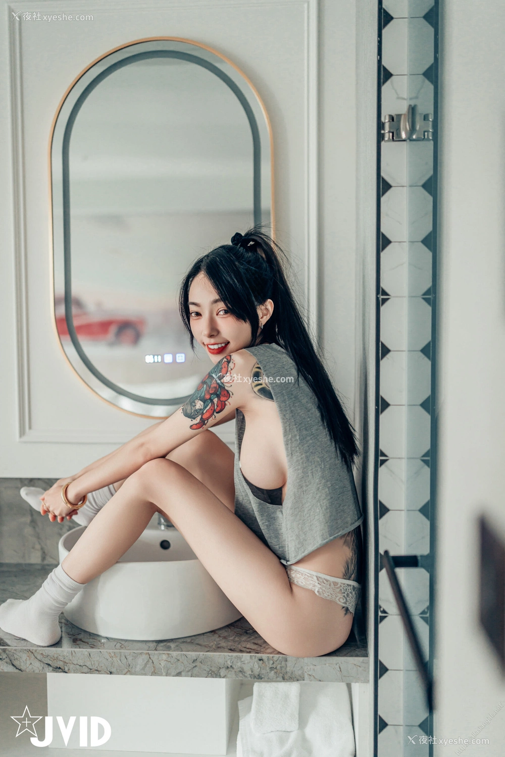 1P - 飘飘《裸体瑜伽》