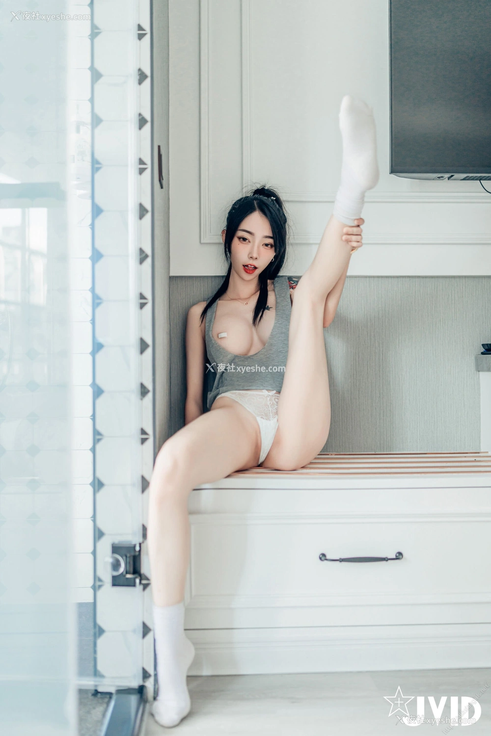 1P - 飘飘《裸体瑜伽》