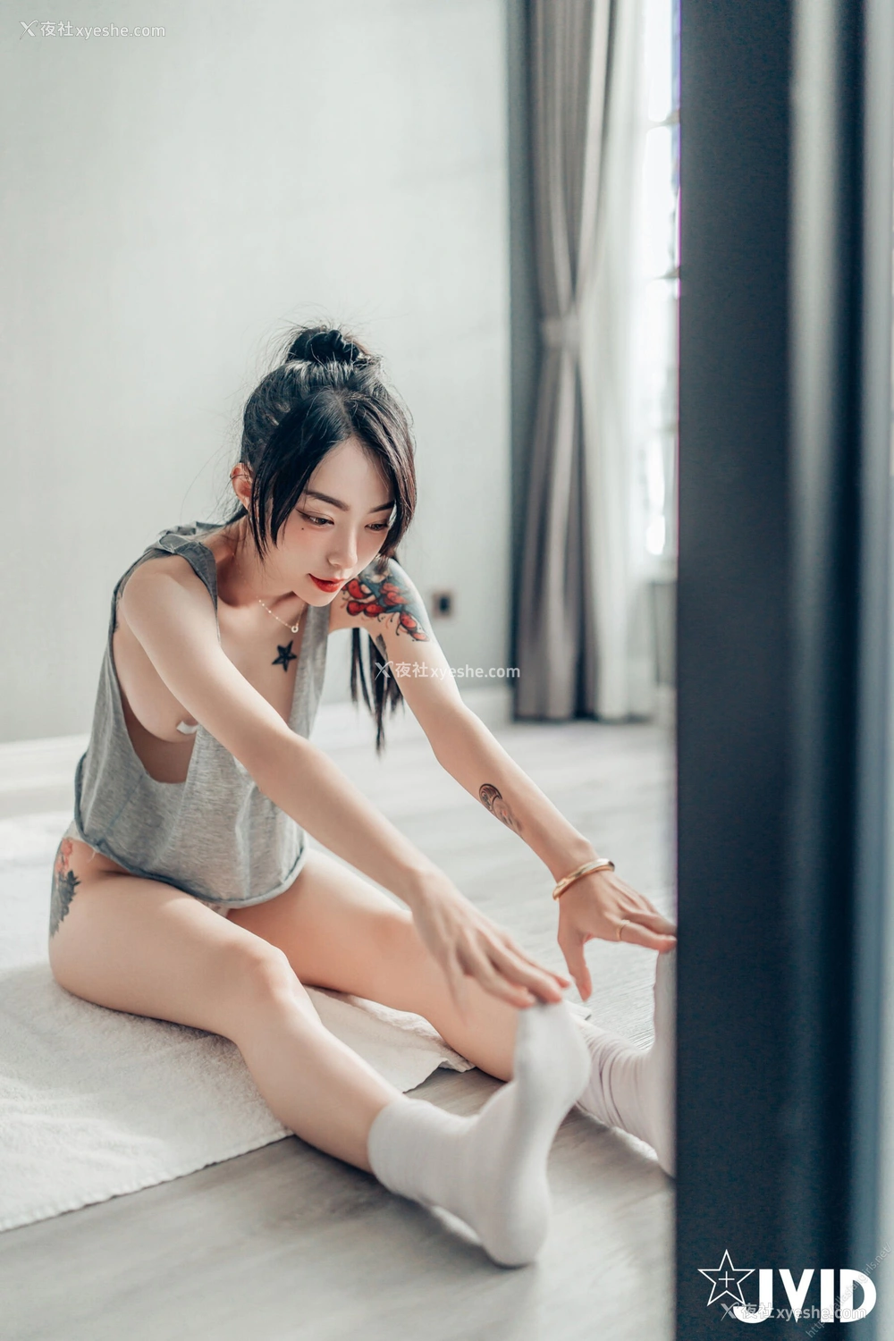 1P - 飘飘《裸体瑜伽》