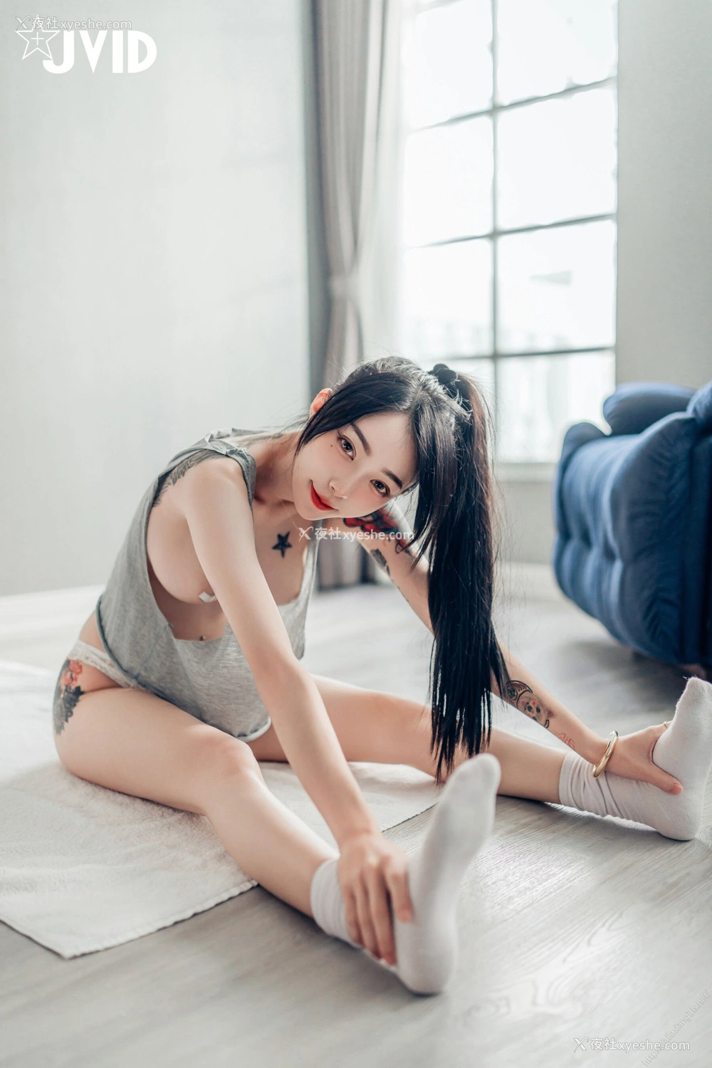 1P - 飘飘《裸体瑜伽》