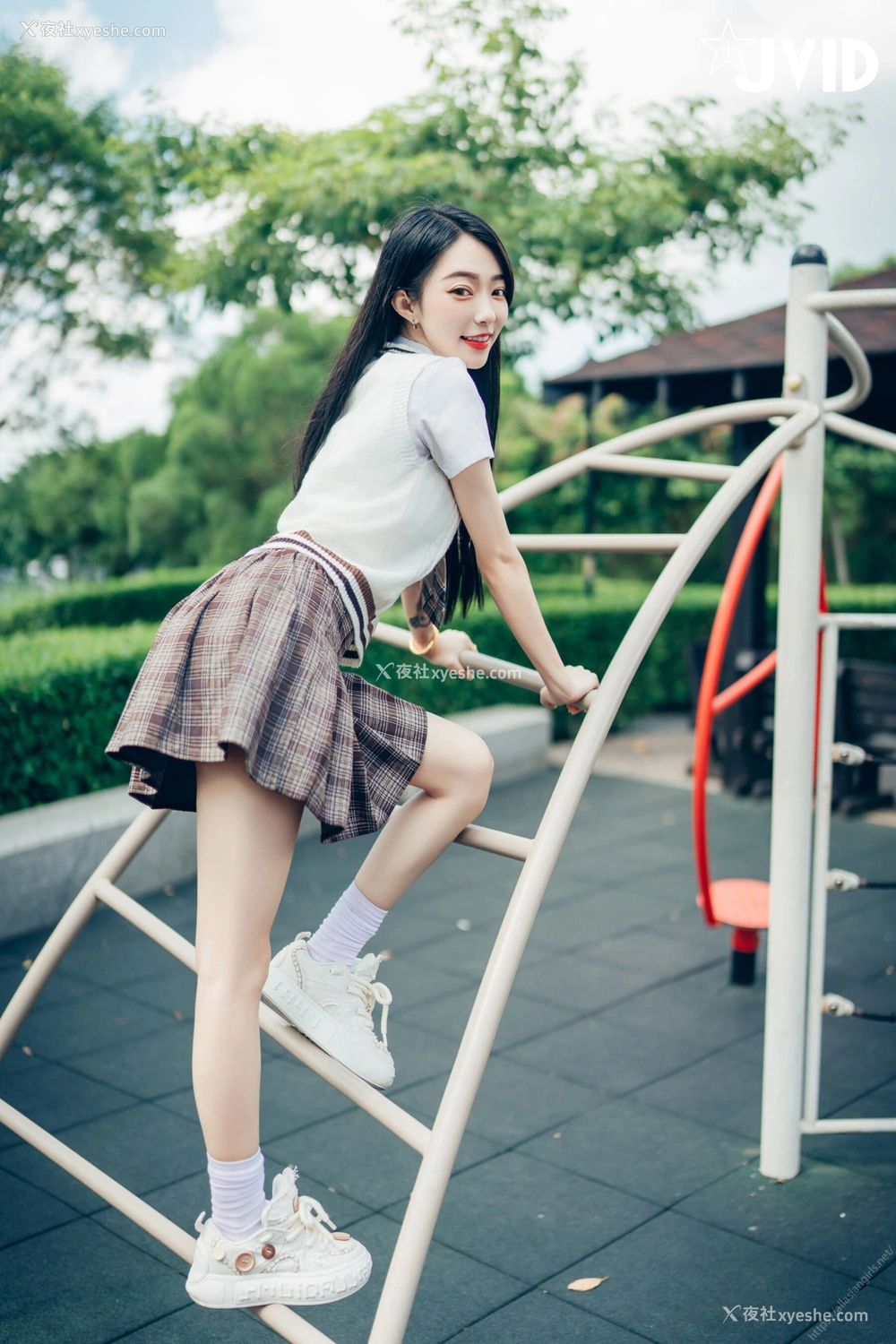1P - 飘飘《裸体瑜伽》