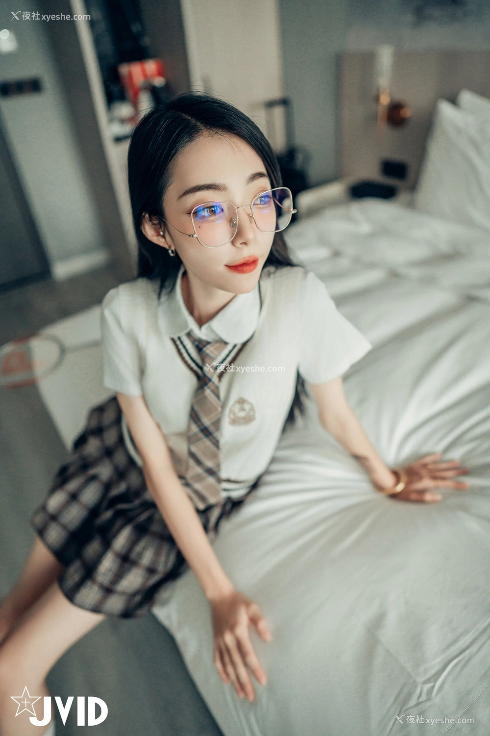 1P - 飘飘《裸体瑜伽》