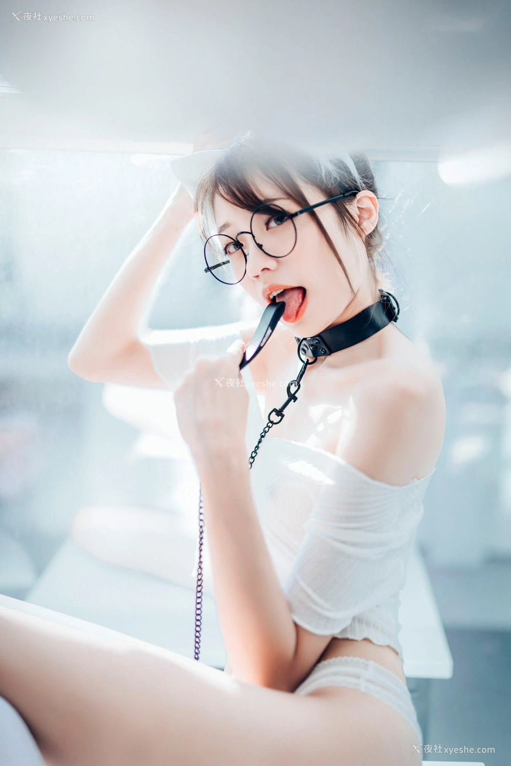 1P - 妍妍《Angel – 女孩在trasmart制服与眼镜》