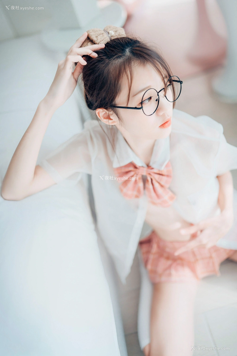 1P - 妍妍《Angel – 女孩在trasmart制服与眼镜》