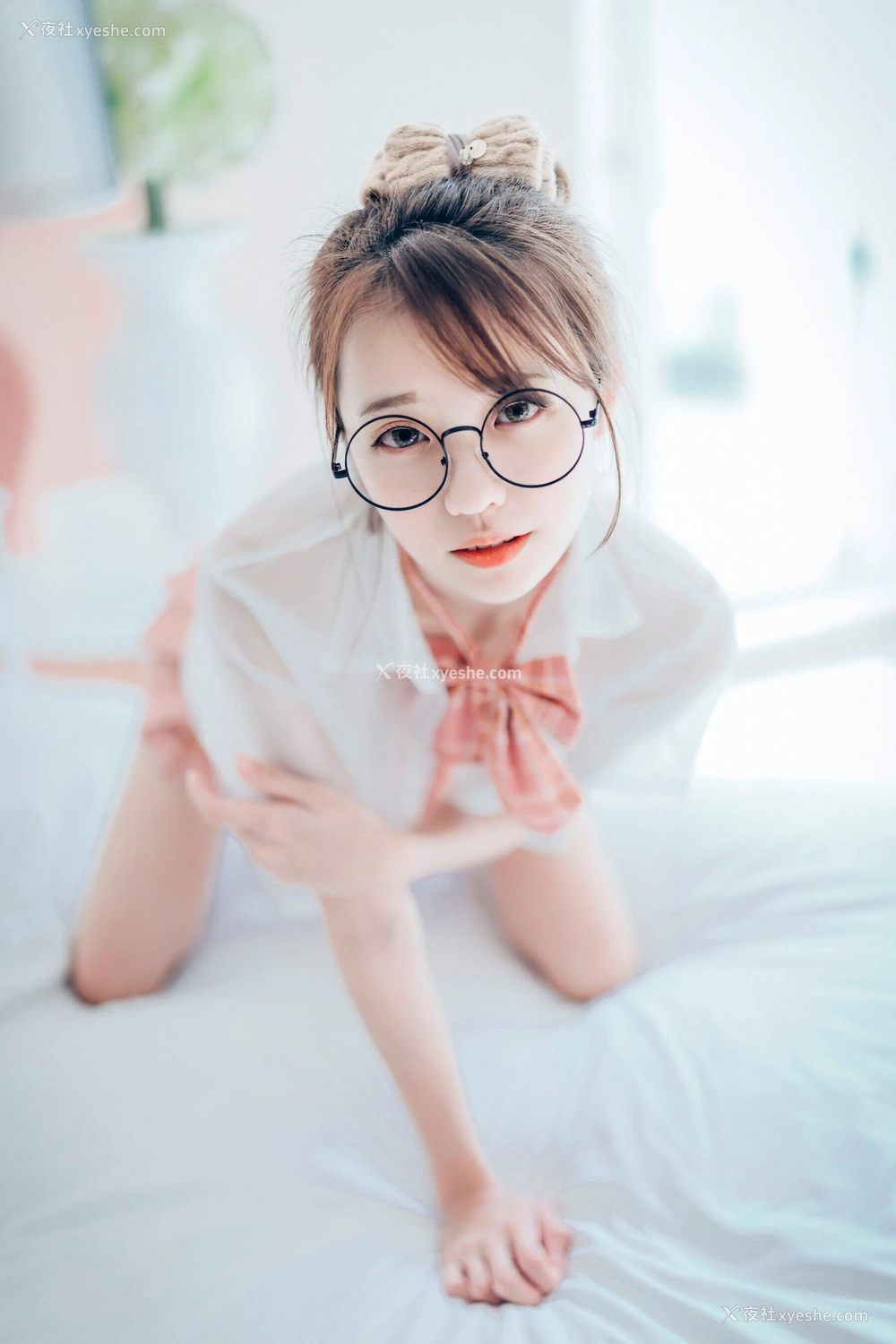 1P - 妍妍《Angel – 女孩在trasmart制服与眼镜》