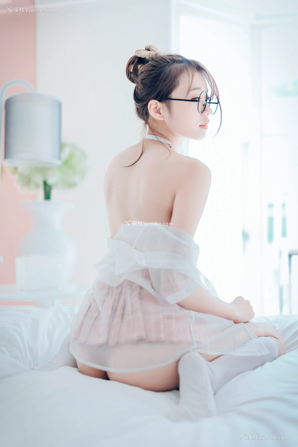 1P - 妍妍《Angel – 女孩在trasmart制服与眼镜》
