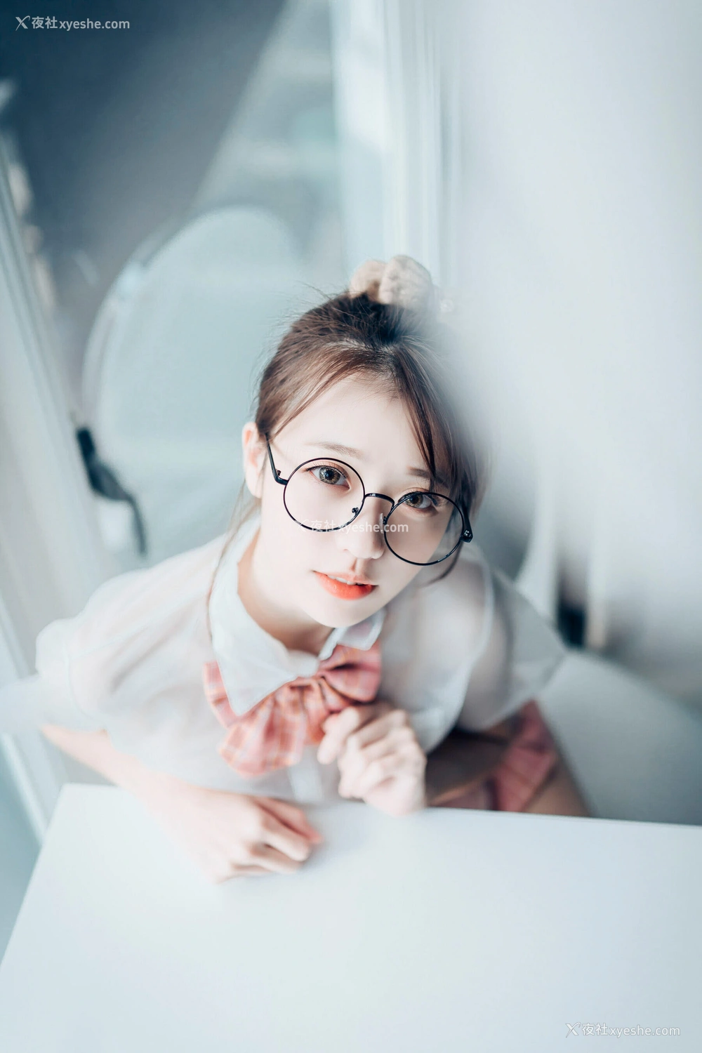 1P - 妍妍《Angel – 女孩在trasmart制服与眼镜》