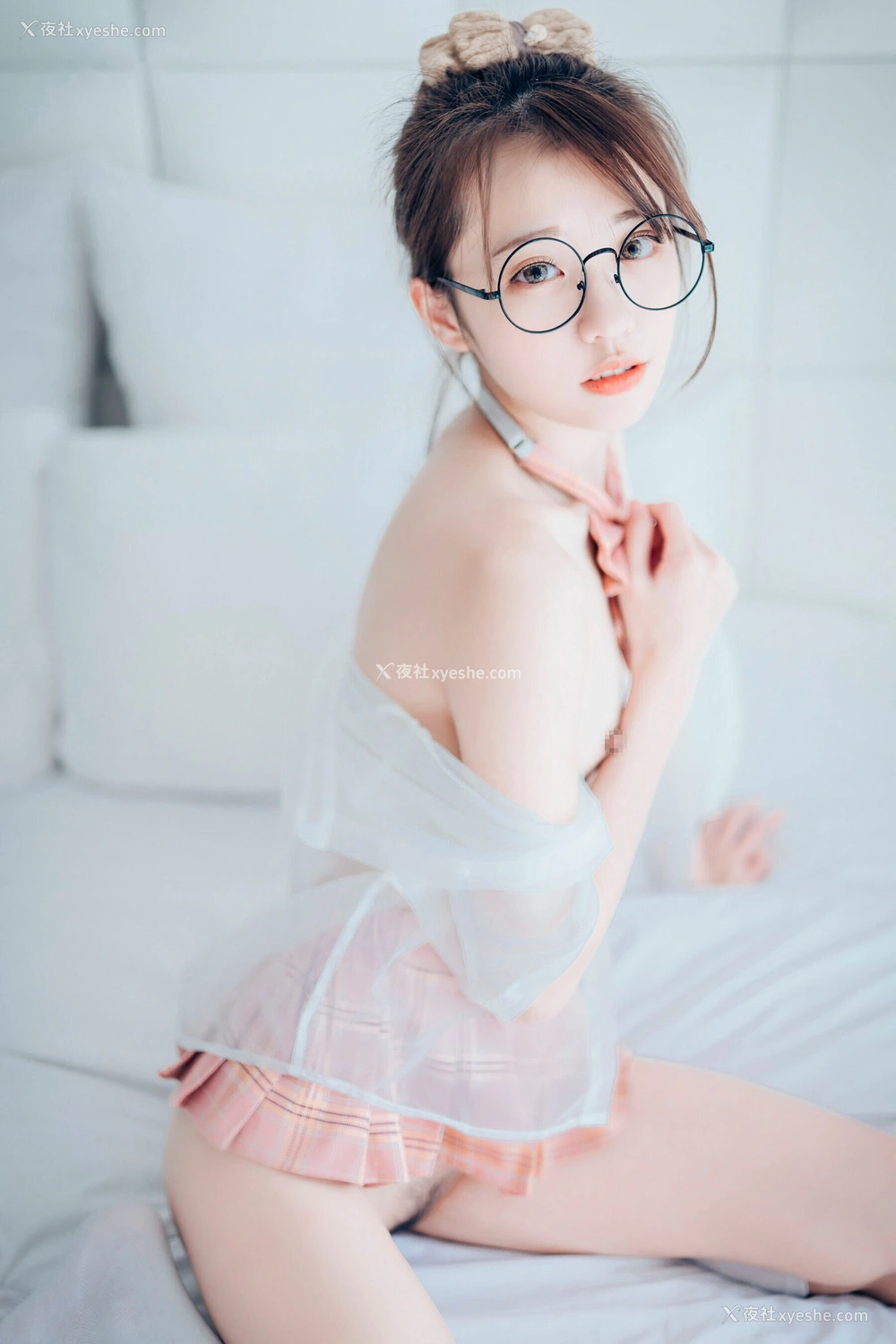 1P - 妍妍《Angel – 女孩在trasmart制服与眼镜》