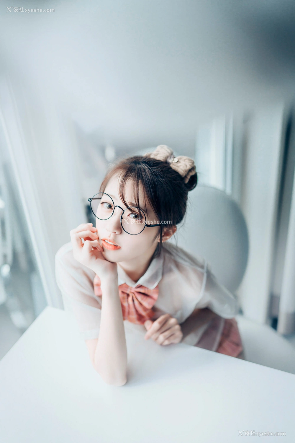 1P - 妍妍《Angel – 女孩在trasmart制服与眼镜》