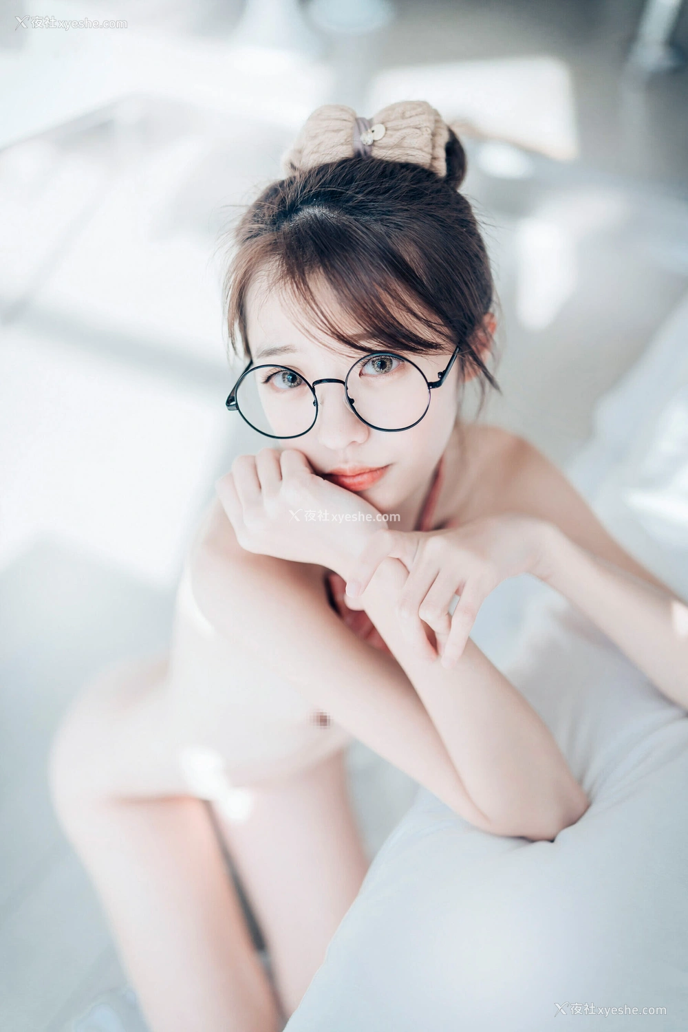 1P - 妍妍《Angel – 女孩在trasmart制服与眼镜》