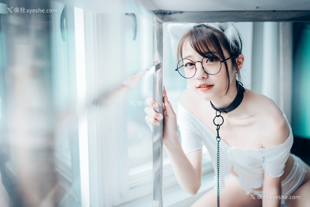 1P - 妍妍《Angel – 女孩在trasmart制服与眼镜》