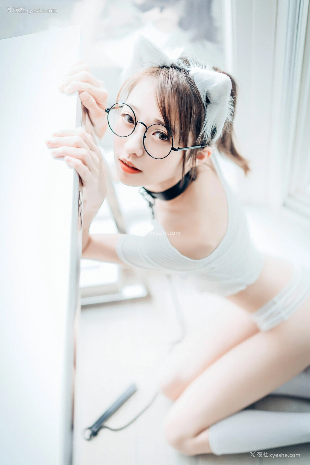 1P - 妍妍《Angel – 女孩在trasmart制服与眼镜》