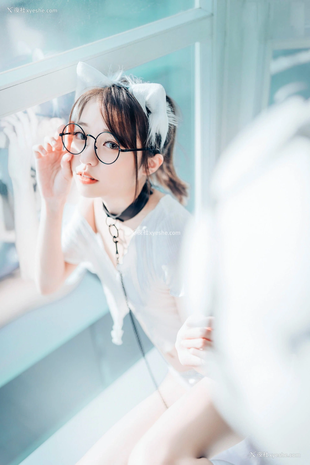 1P - 妍妍《Angel – 女孩在trasmart制服与眼镜》