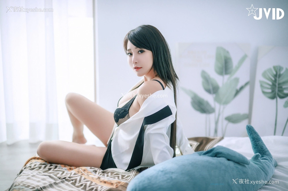 1P - 乐乐《秘书制服巨乳OL 究极蜜桃臀》