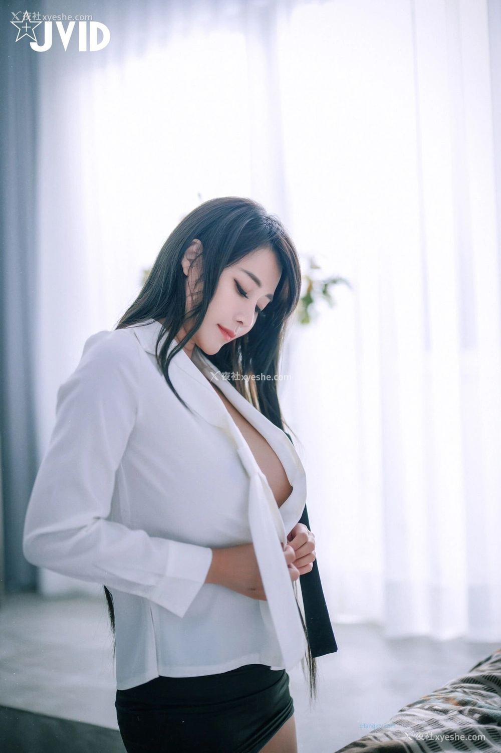 1P - 乐乐《秘书制服巨乳OL 究极蜜桃臀》