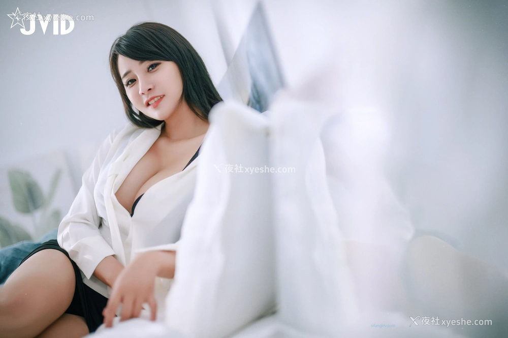 1P - 乐乐《秘书制服巨乳OL 究极蜜桃臀》