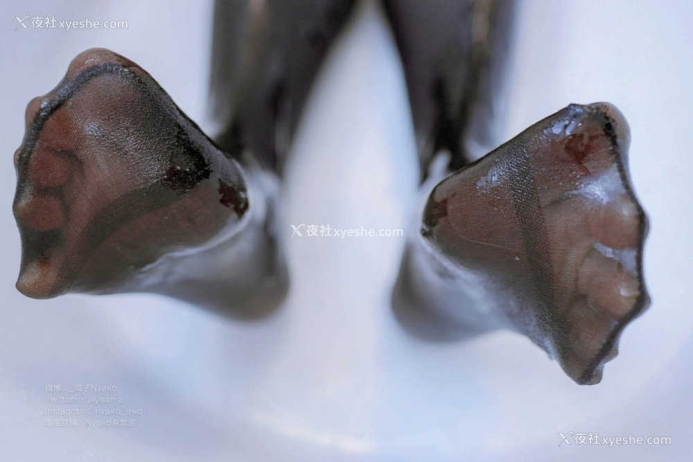 1P - Nyako喵子 – 黑色透明竞泳