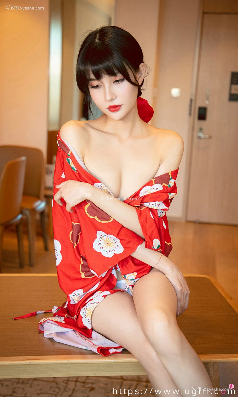 1P - [Ugirls尤果网]爱尤物专辑 No.1976 猫猫 多情的猫咪