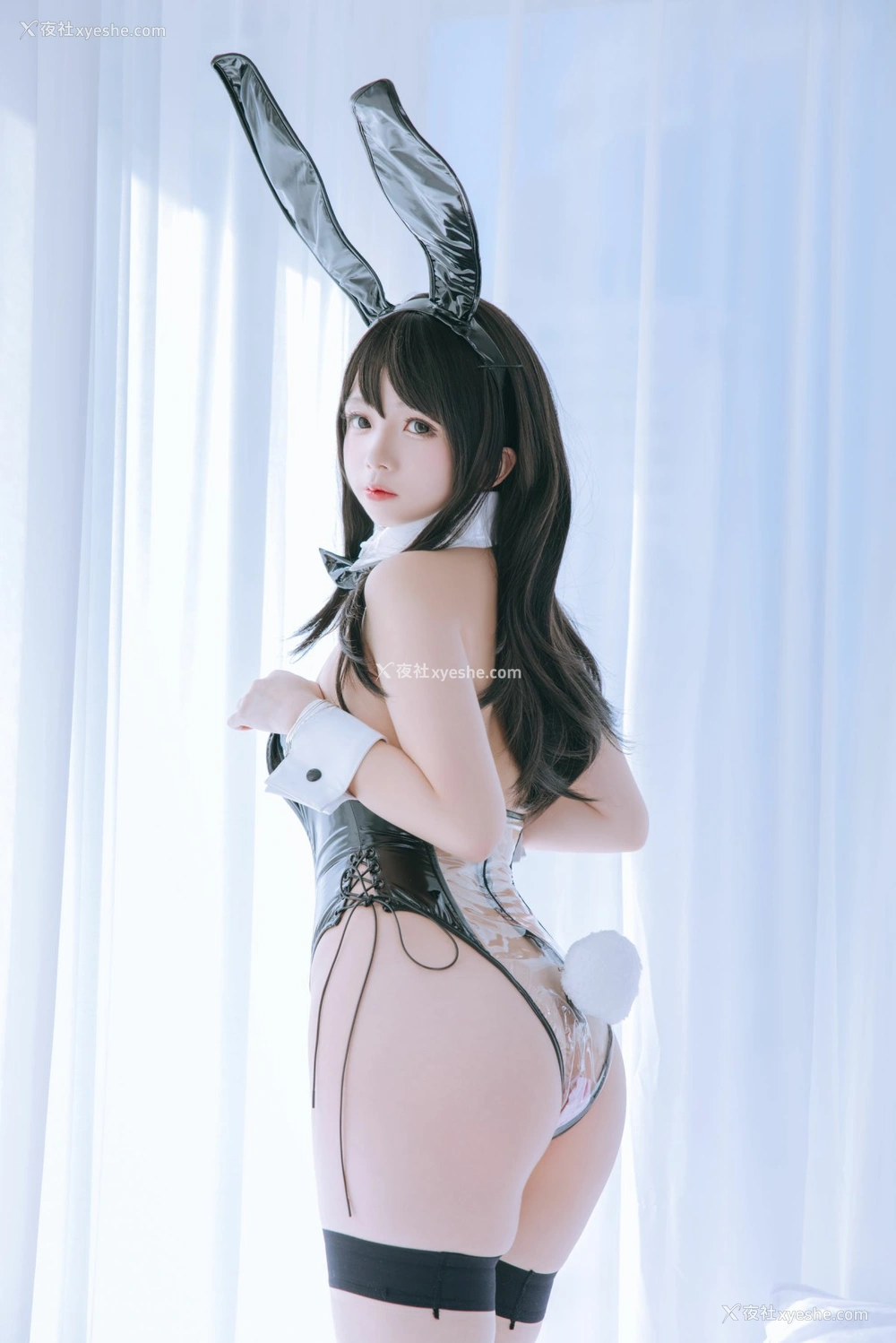 1P - 日奈娇 – 透明兔女郎