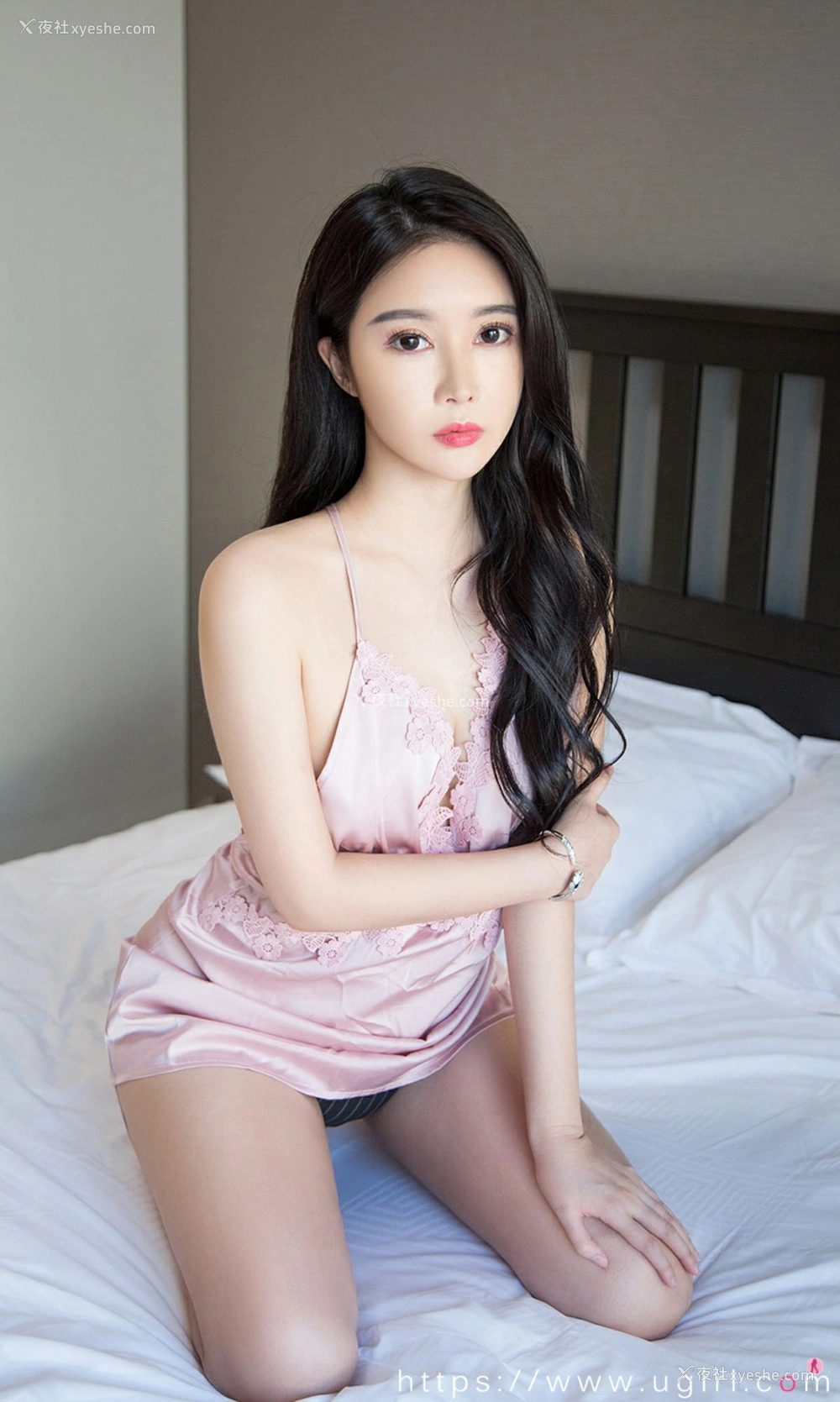 1P - [Ugirls尤果网]爱尤物专辑 No.1940 萱萱儿 美人粉梦