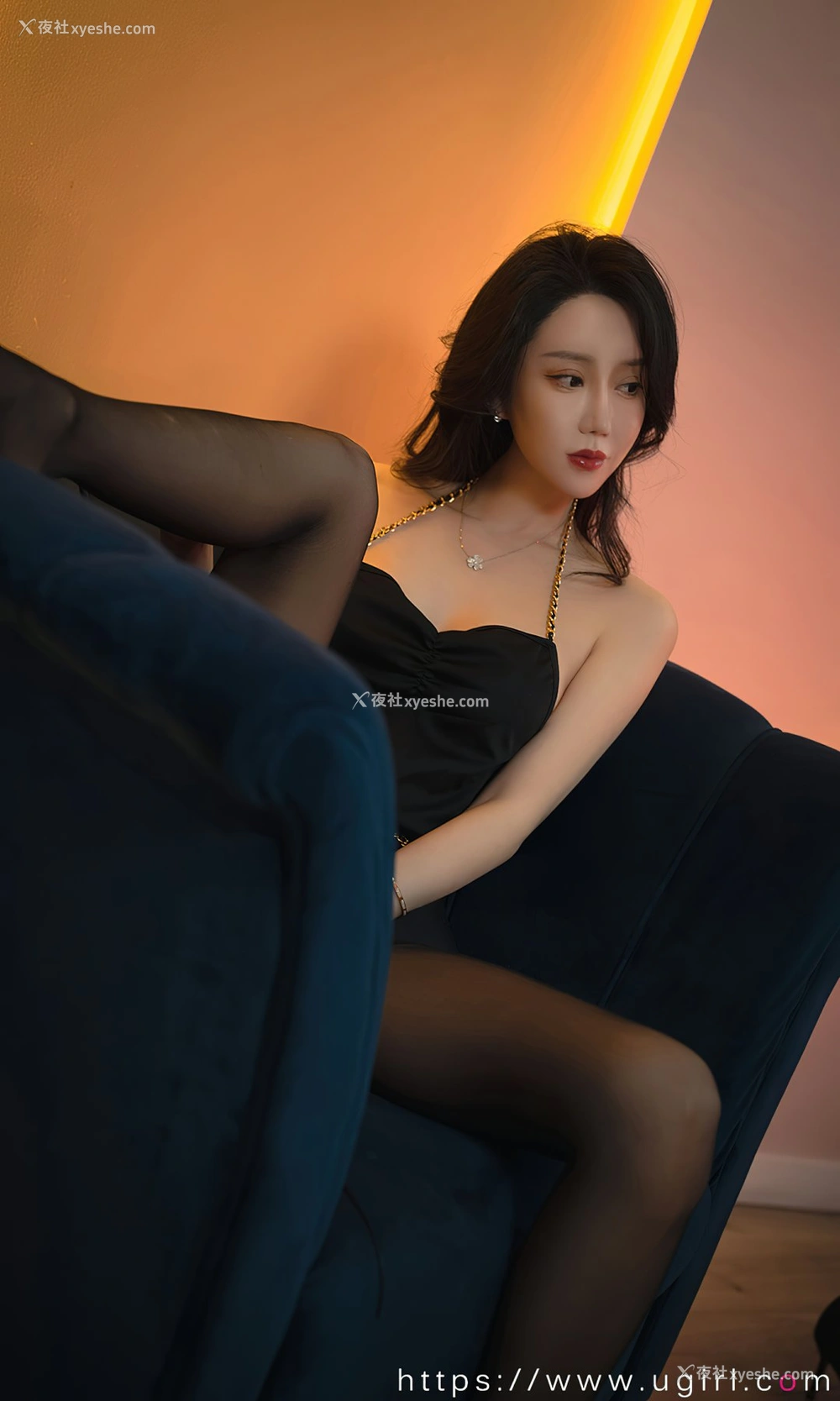 1P - [Ugirls尤果网]爱尤物专辑 No.2355 欣凌 爱情旅途