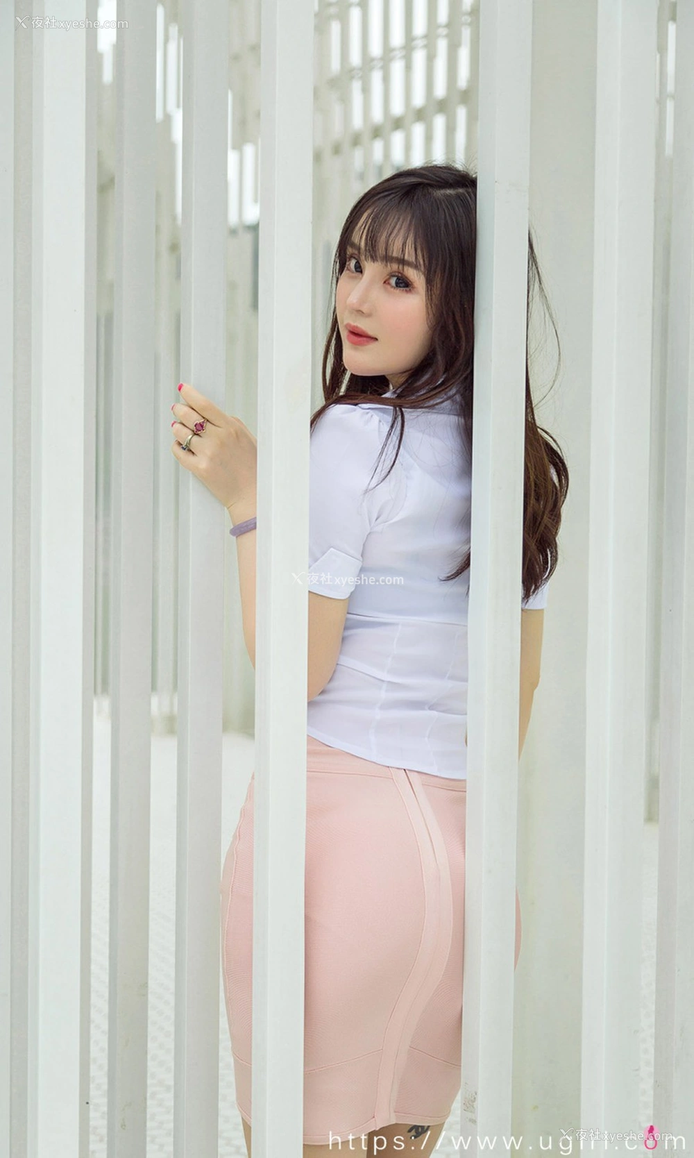 1P - [Ugirls尤果网]爱尤物专辑 No.2206 美人发光 尤果合輯