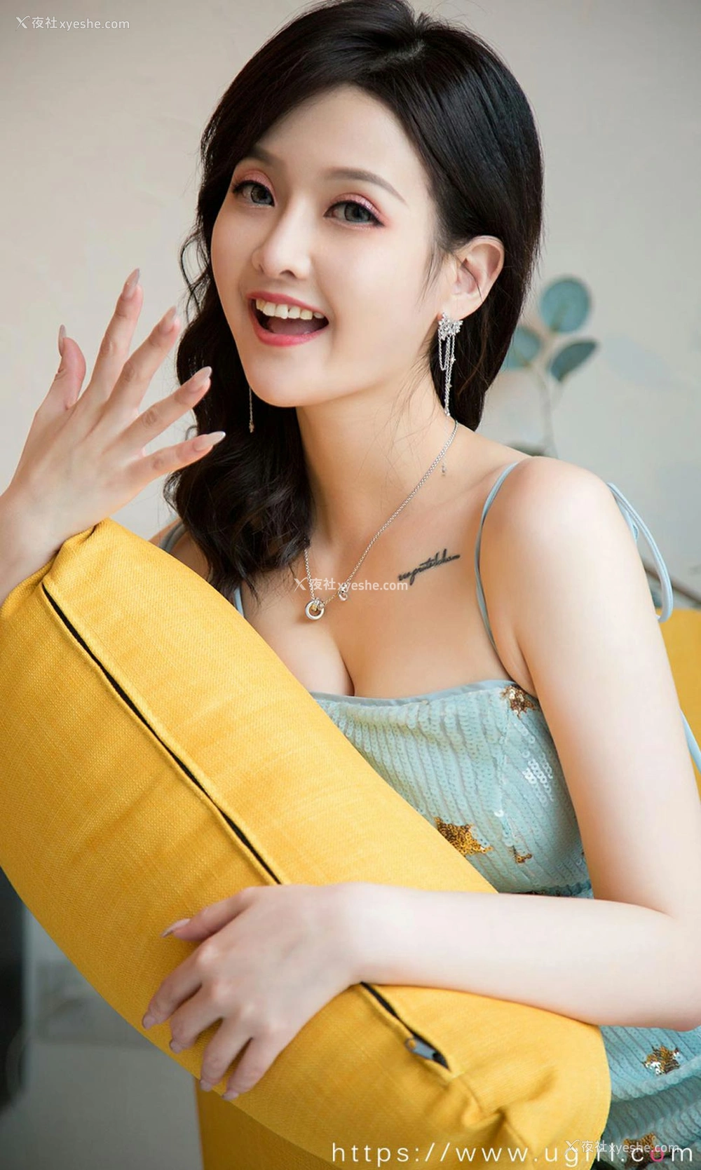 1P - [Ugirls尤果网]爱尤物 No.1751 露儿 邻家甜姐儿