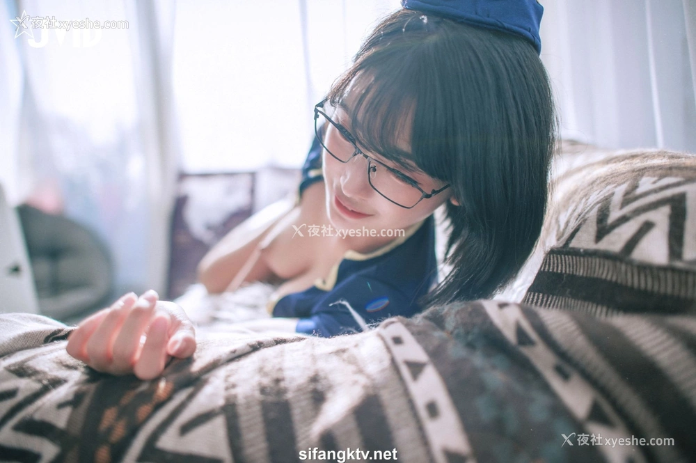 1P - 露露咪《淫荡美艳空姐的教育》