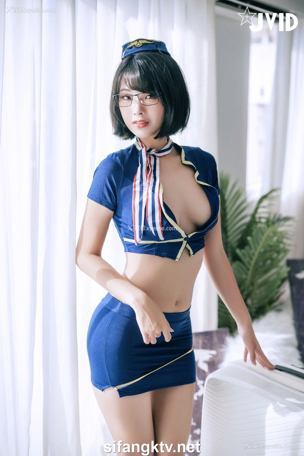 1P - 露露咪《淫荡美艳空姐的教育》
