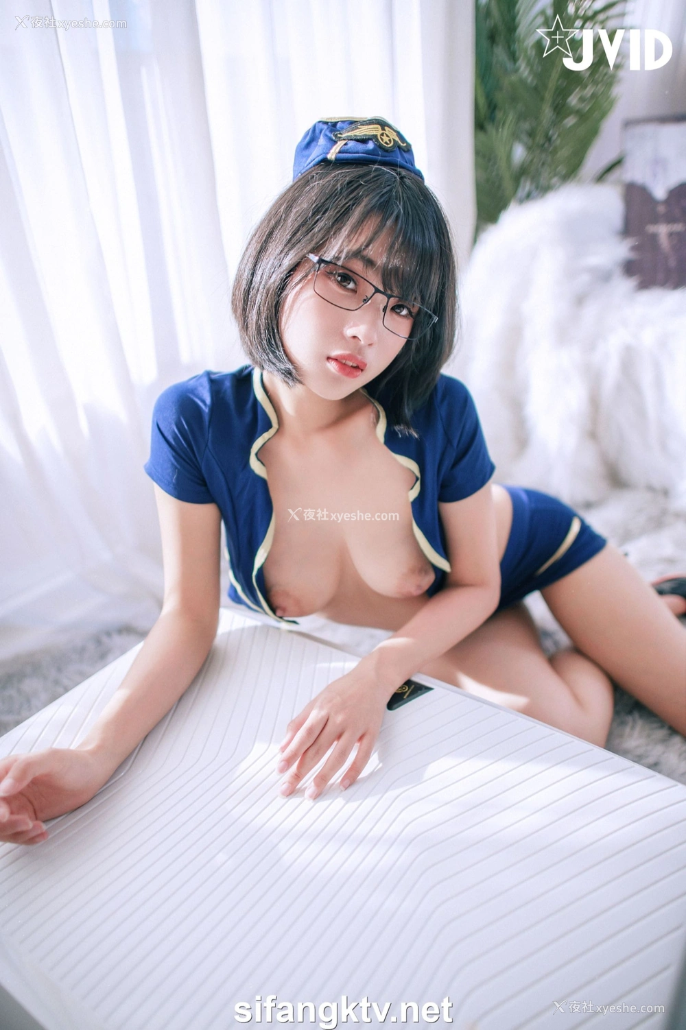 1P - 露露咪《淫荡美艳空姐的教育》