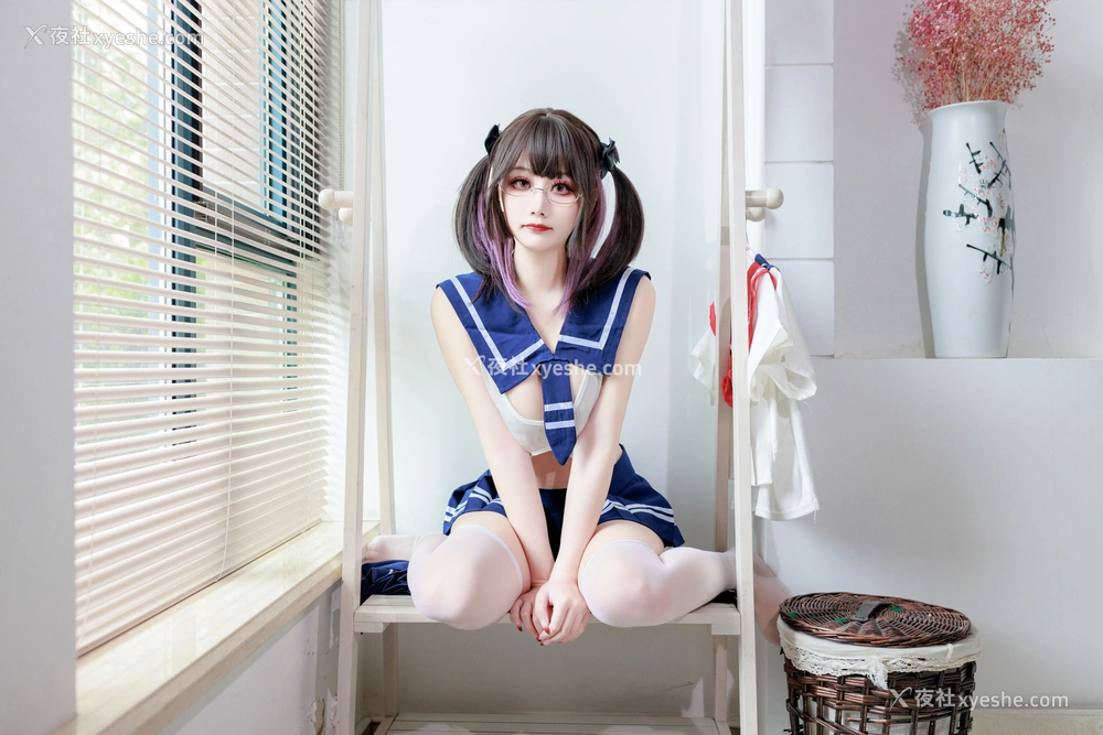 1P - 阿雪雪 – 连体水手服