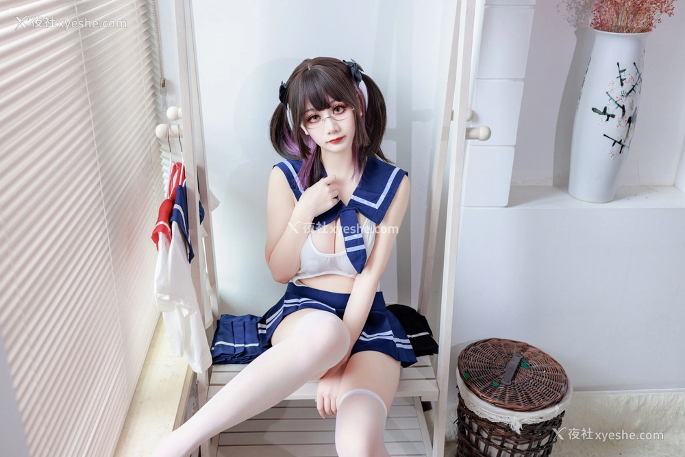 1P - 阿雪雪 – 连体水手服