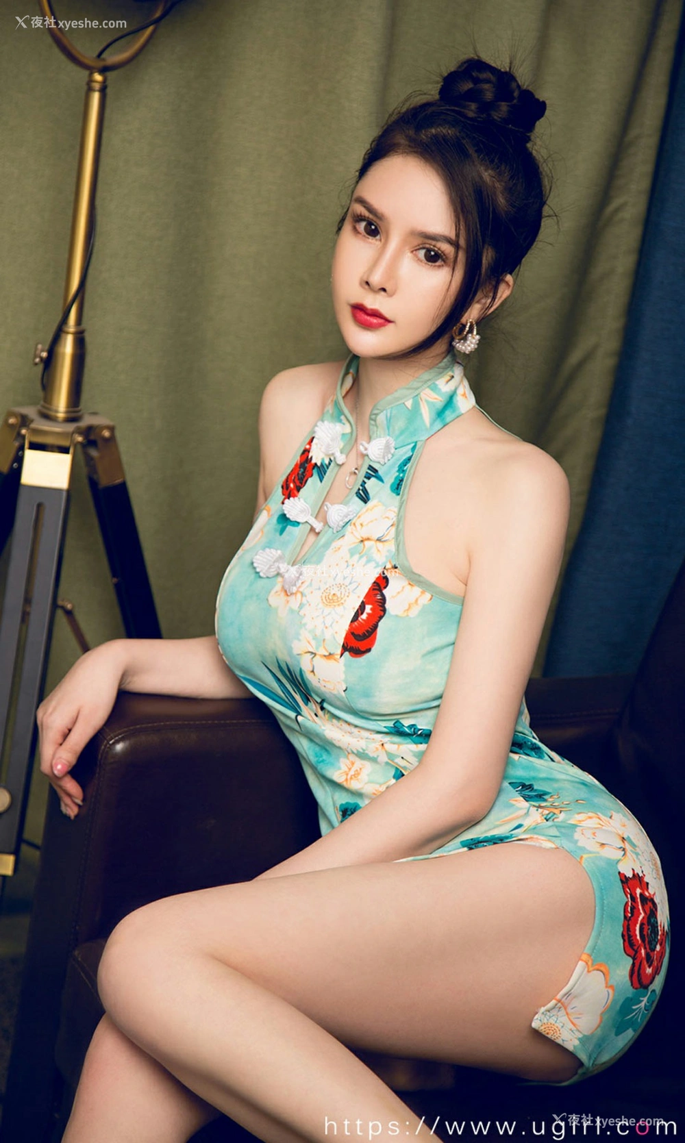 1P - [Ugirls尤果网]爱尤物专辑 No.1818 李丽莎 大小姐的裙摆