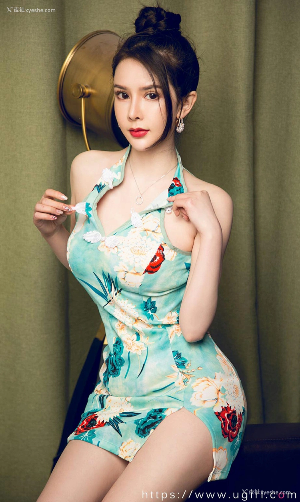 1P - [Ugirls尤果网]爱尤物专辑 No.1818 李丽莎 大小姐的裙摆