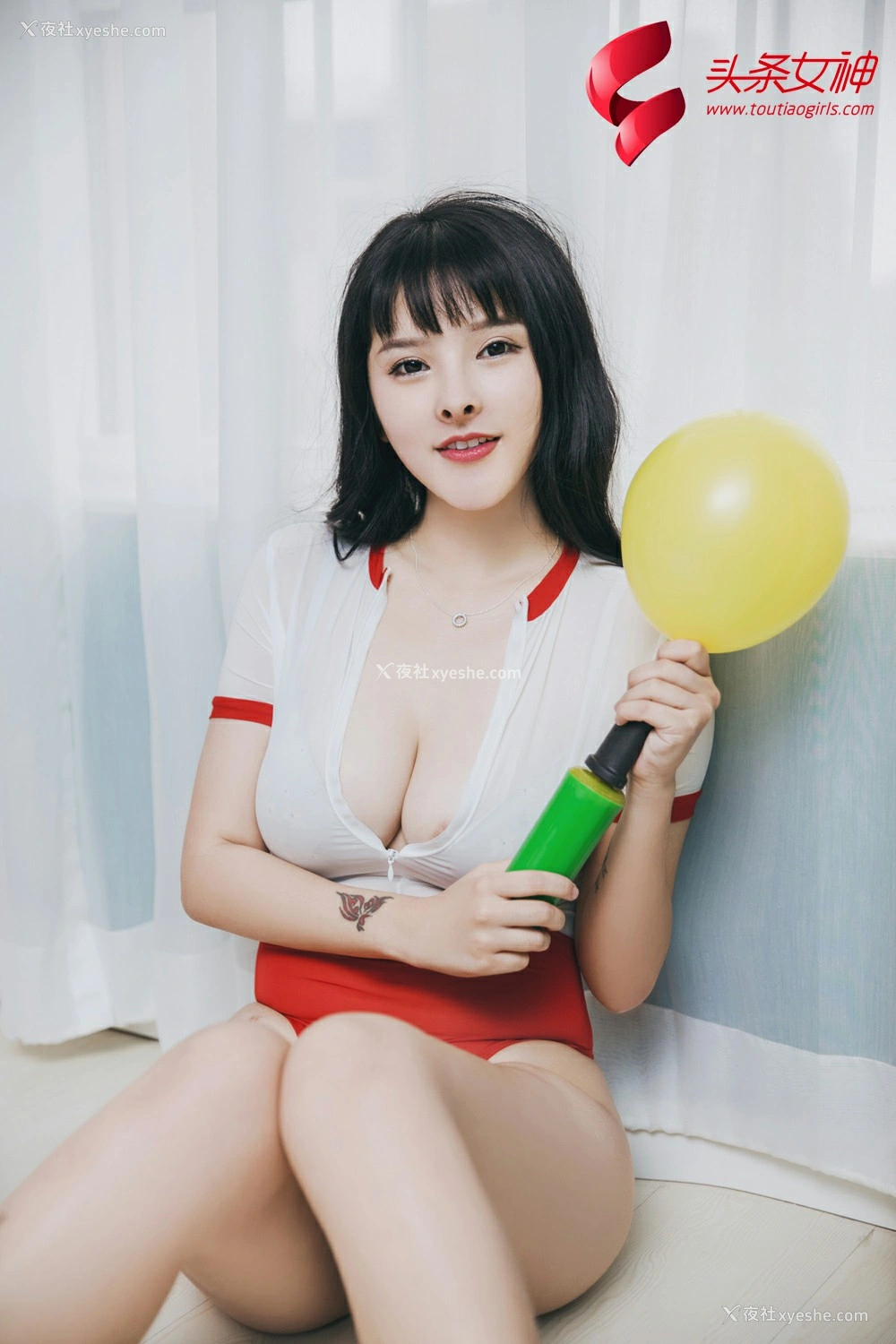 1P - [TouTiao头条女神] 童颜巨乳杨漫妮