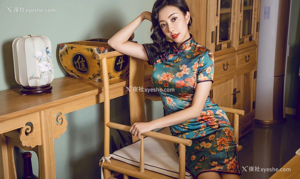 1P - [Ugirls尤果网]爱尤物 No.1603 果儿Victoria 很久以前我爱你