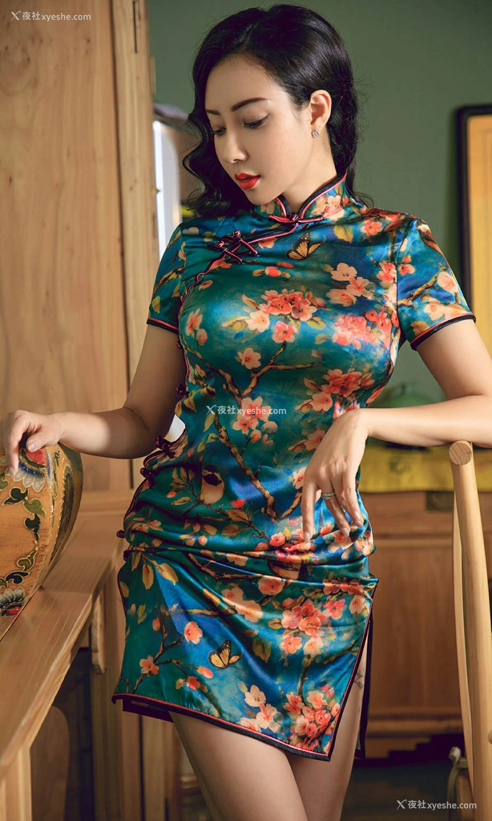 1P - [Ugirls尤果网]爱尤物 No.1603 果儿Victoria 很久以前我爱你