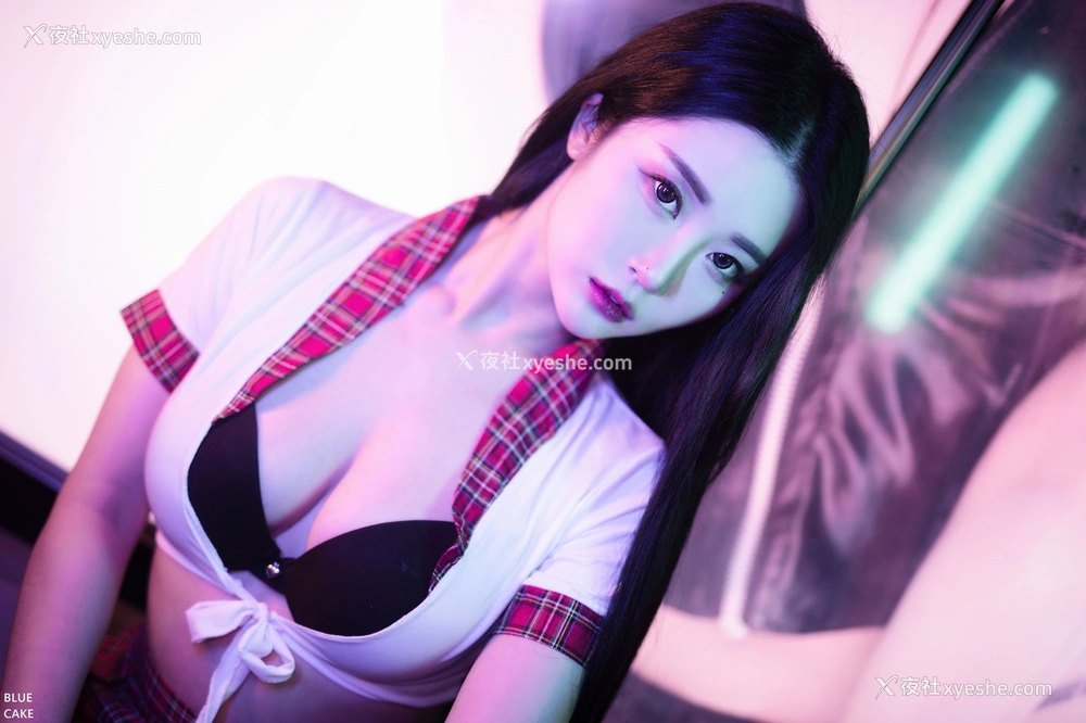 1P - [BLUECAKE] Bomi – Siren