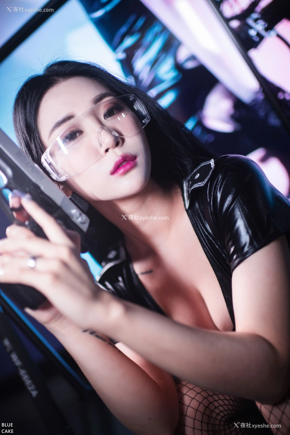 1P - [BLUECAKE] Bomi – Siren