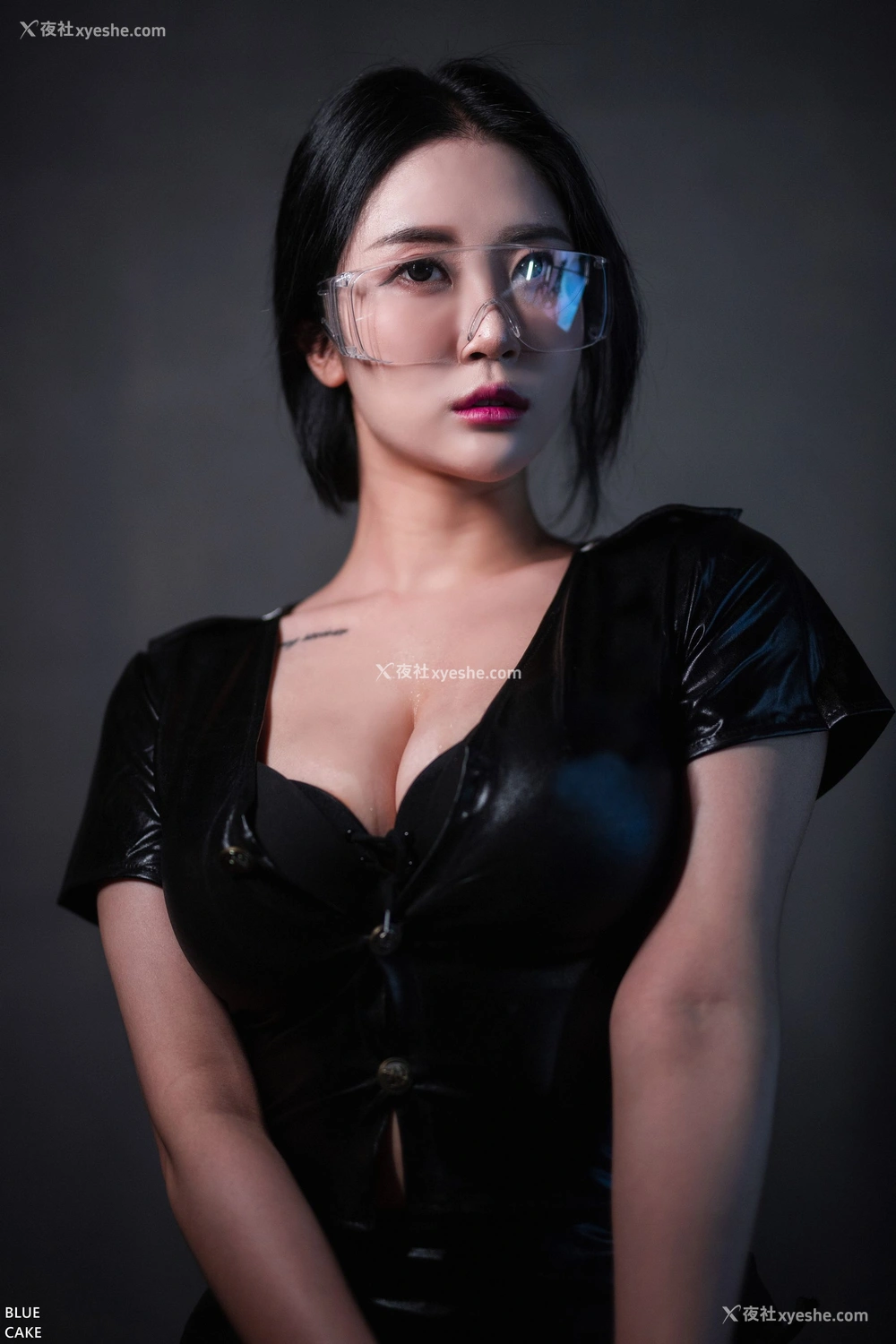 1P - [BLUECAKE] Bomi – Siren