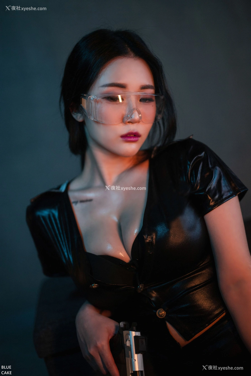 1P - [BLUECAKE] Bomi – Siren